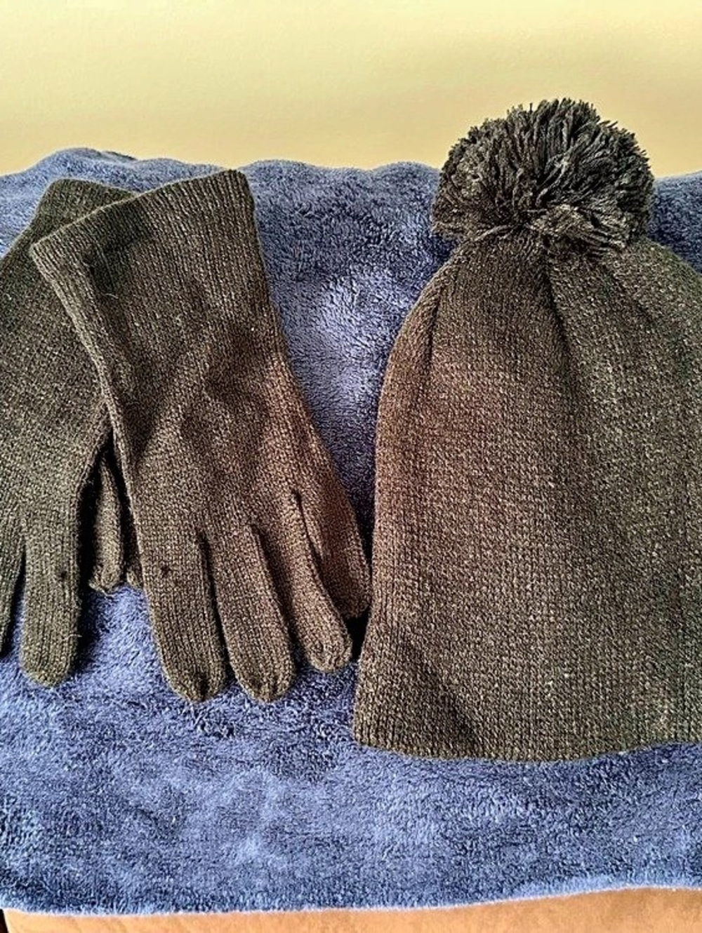New York & Company Knit Hat & Gloves black - Picture 1 of 2